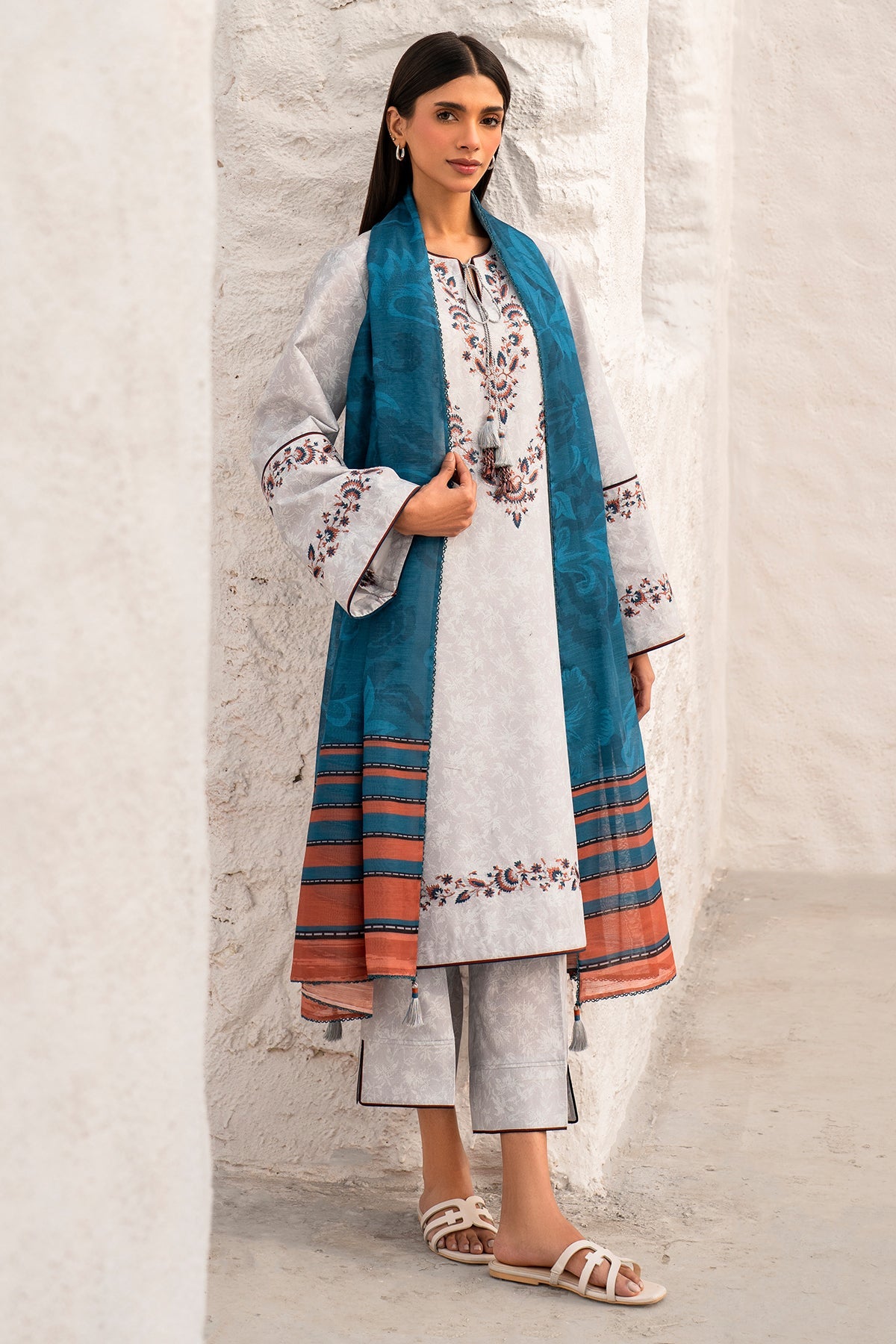 EMBROIDERED LAWN USE-9119