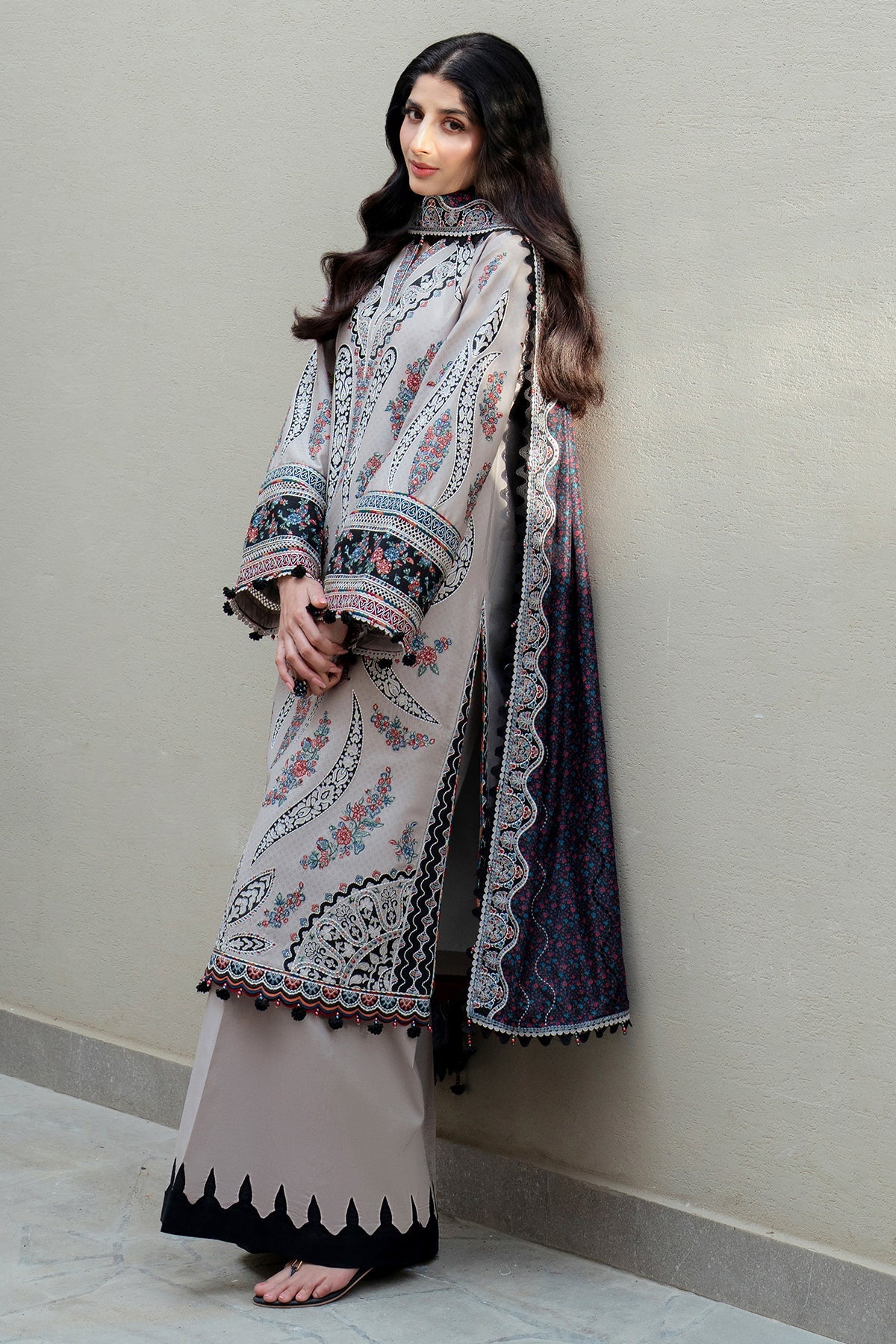 Embroidered Luxury Lawn SL25-D7