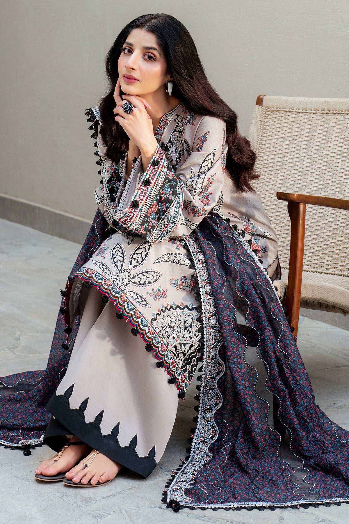 Embroidered Luxury Lawn SL25-D7