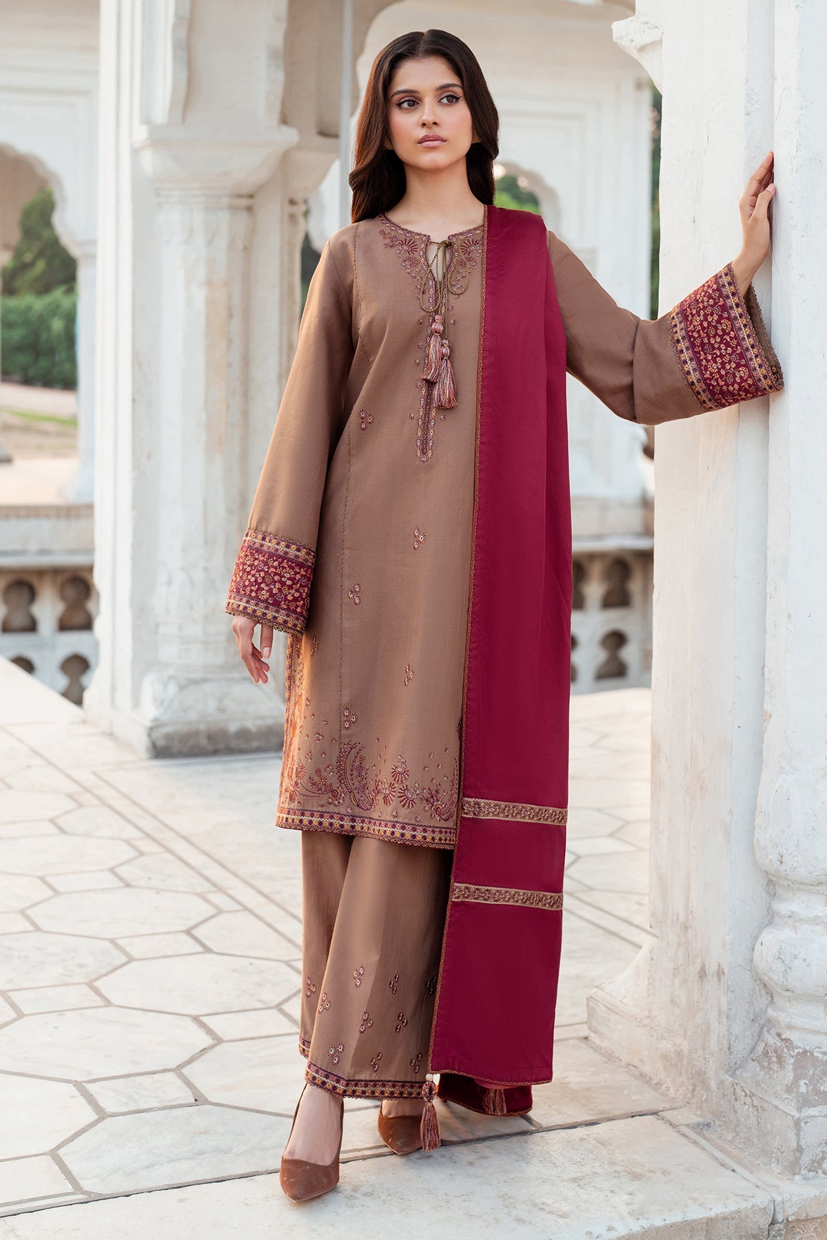 EMBROIDERED SLUB KHADDAR DW'24 D8