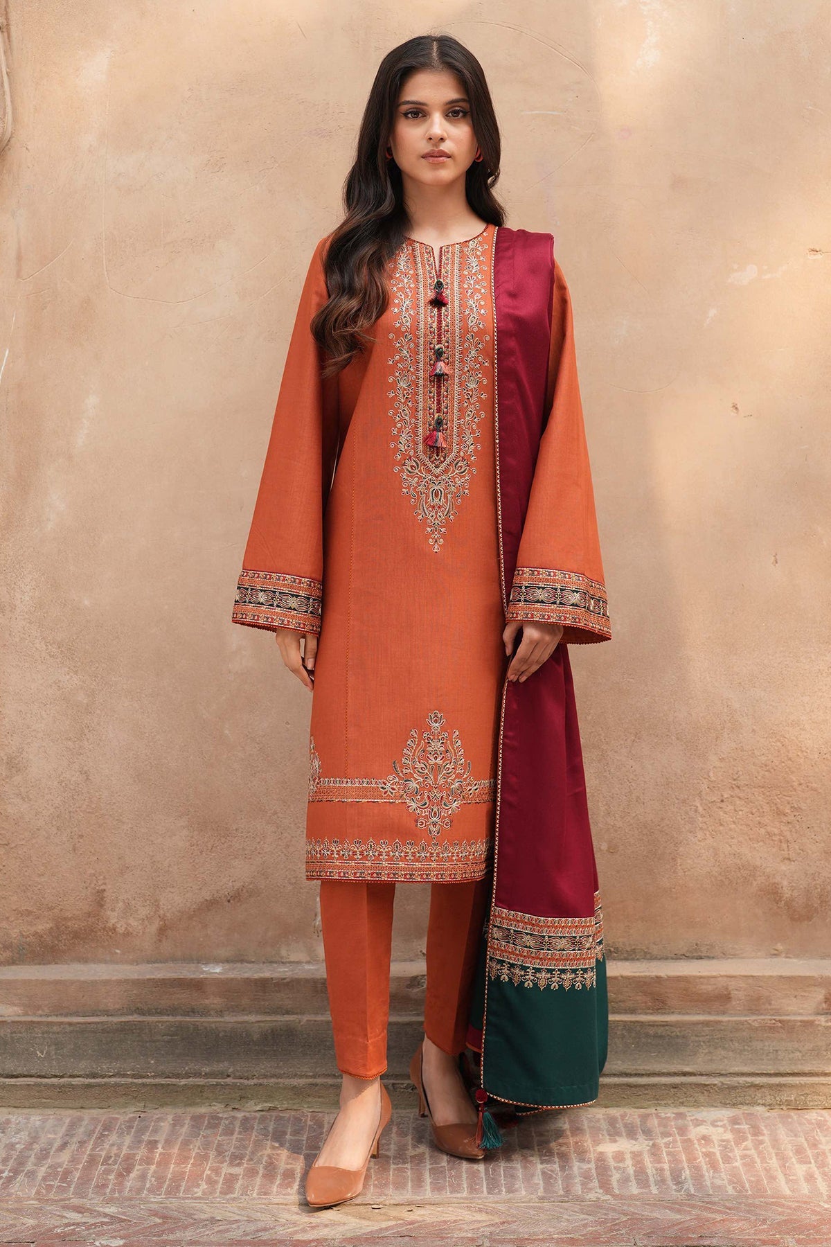 EMBROIDERED SLUB KHADDAR DW'24 D9