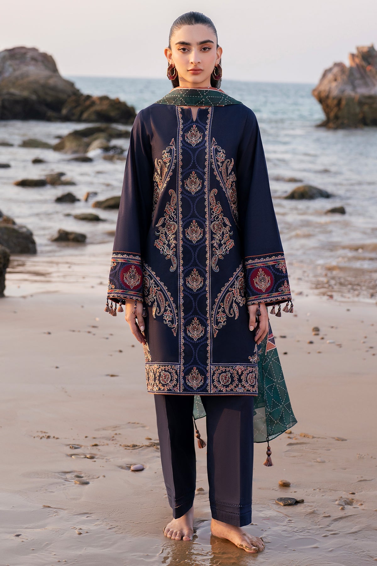 EMBROIDERED LAWN USE-9169