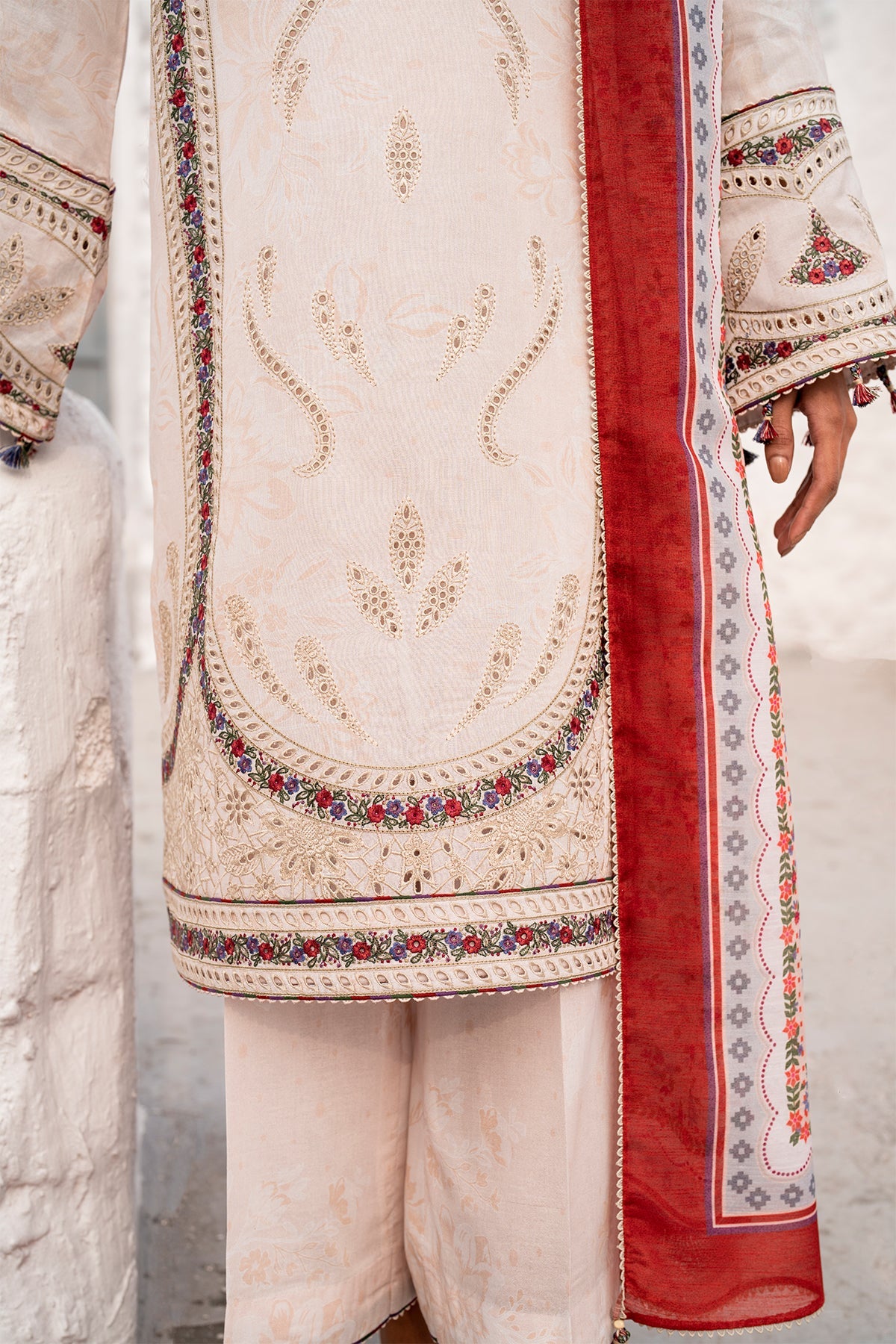 EMBROIDERED LAWN USE-9113