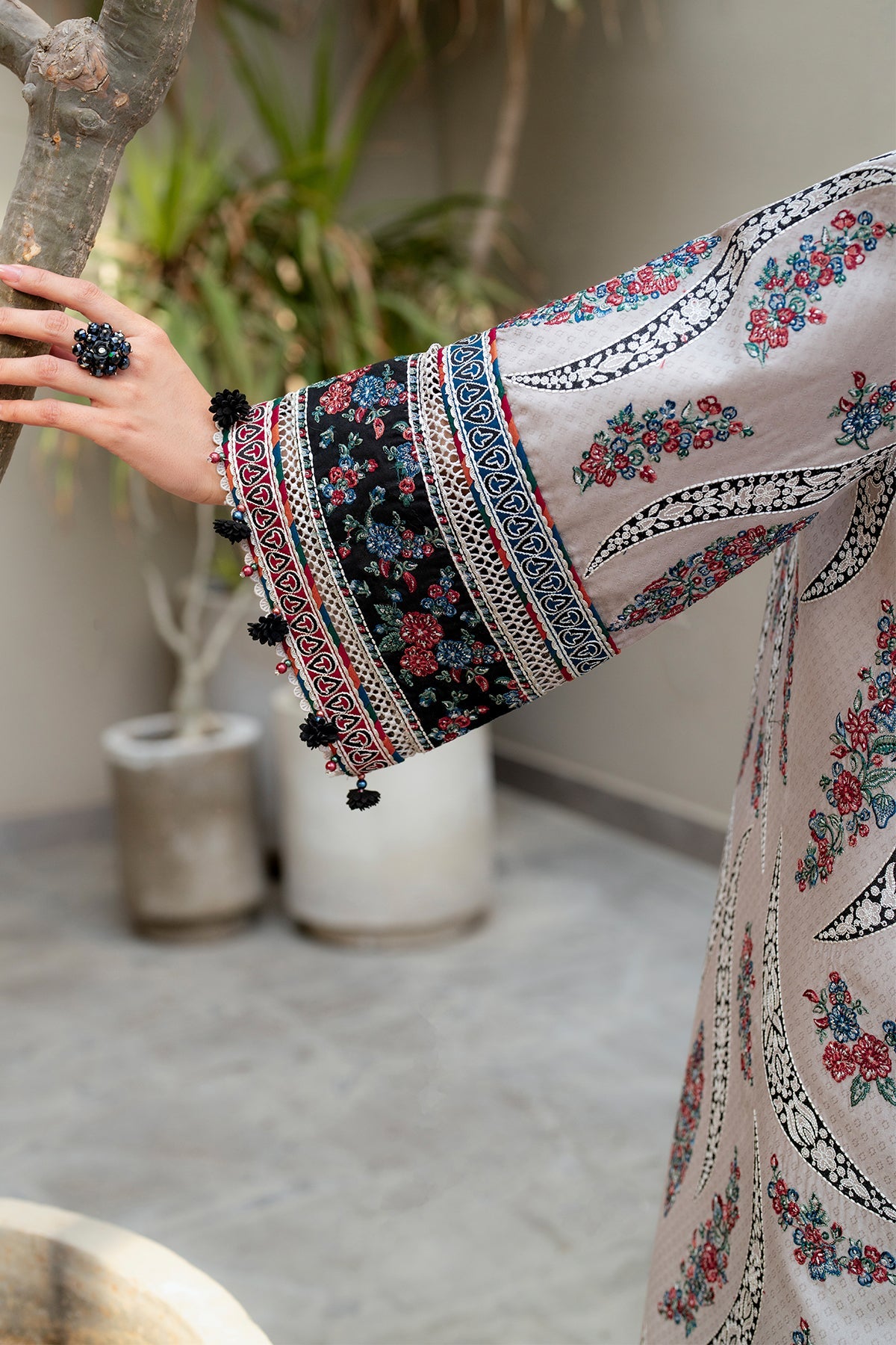 Embroidered Luxury Lawn SL25-D7