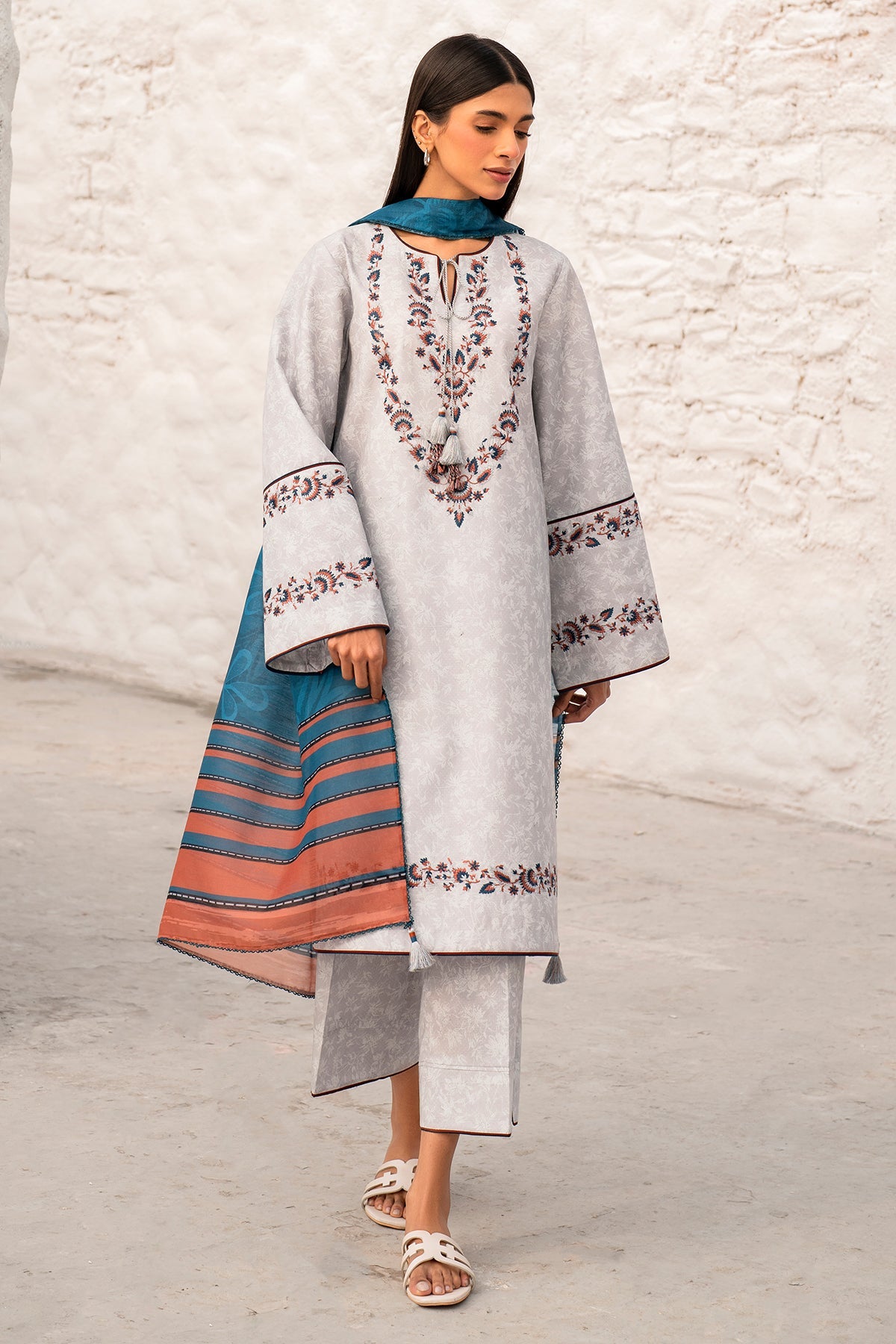 EMBROIDERED LAWN USE-9119