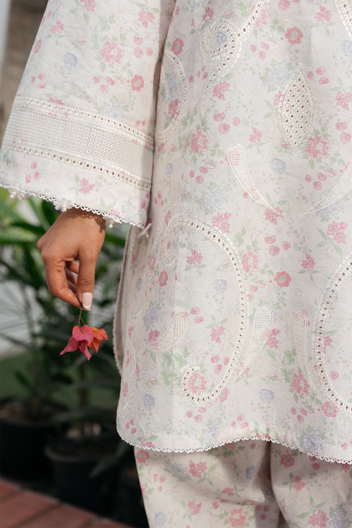 EMBROIDERED LAWN USE-9188