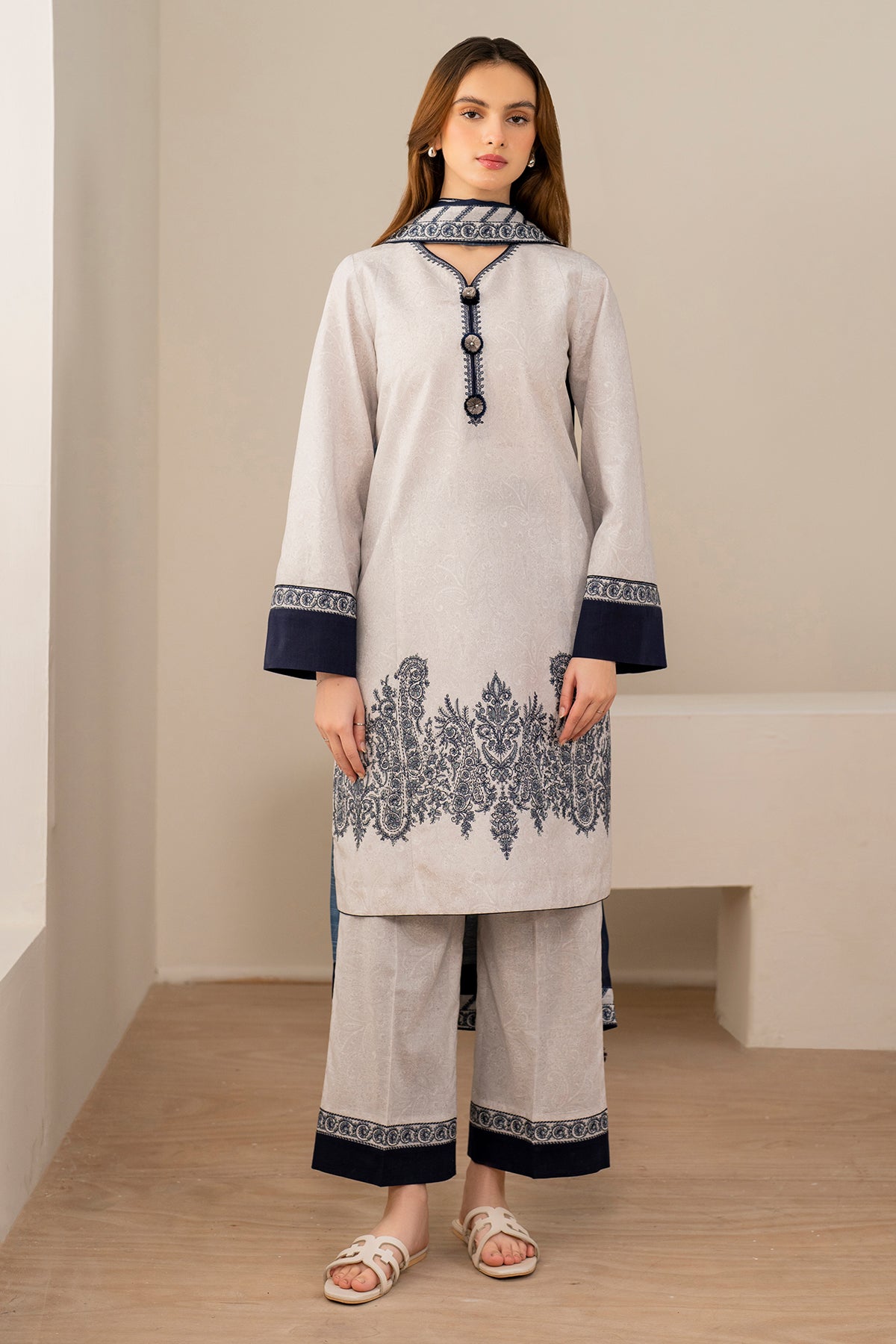 EMBROIDERED LAWN USE-9133