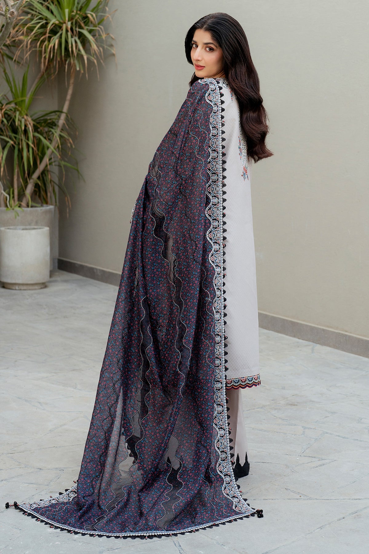 Embroidered Luxury Lawn SL25-D7